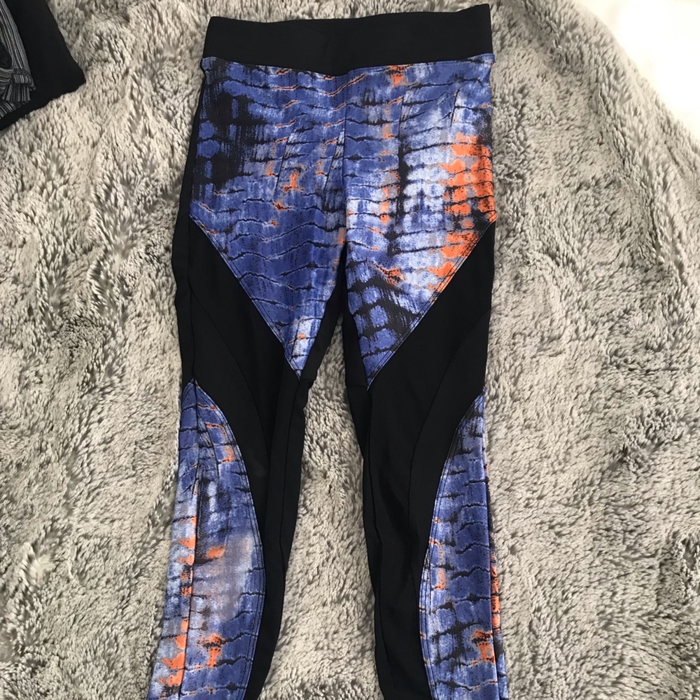 koral legging in blue with mesh inserts